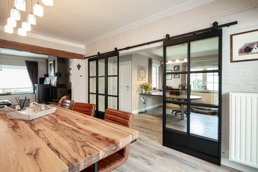 Martens Glas plaatst steellook schuifdeuren in privéwoning Minderhout Johnny & Brigitte, Vermonden-Dictus