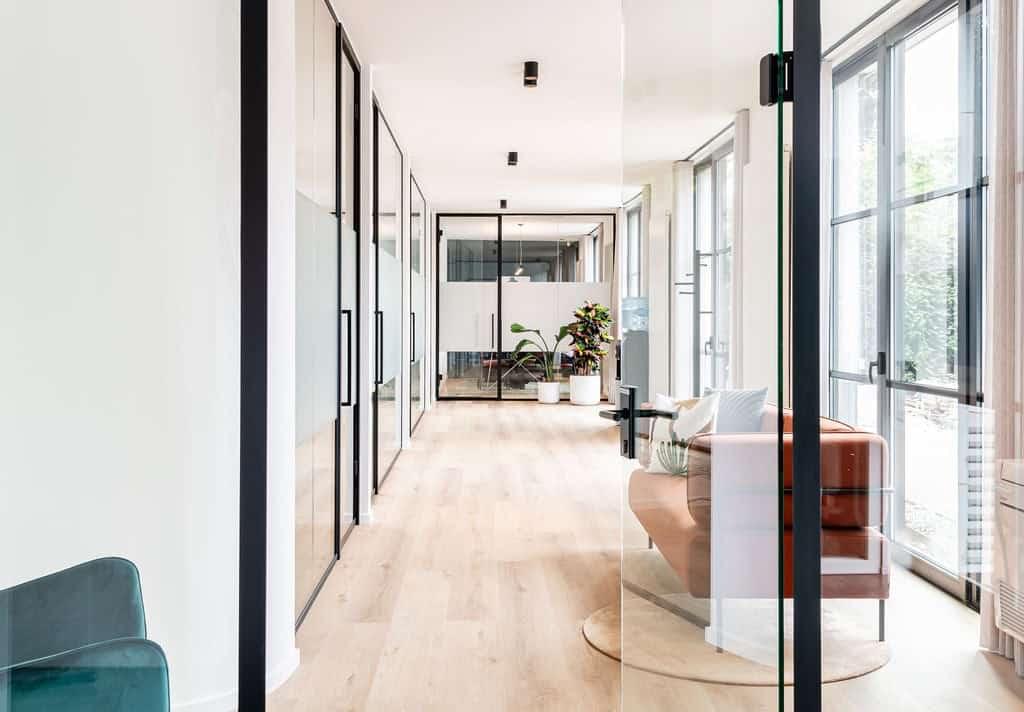 maatwerk in glas - kantoorrenovatie Goelen - Turnhout
